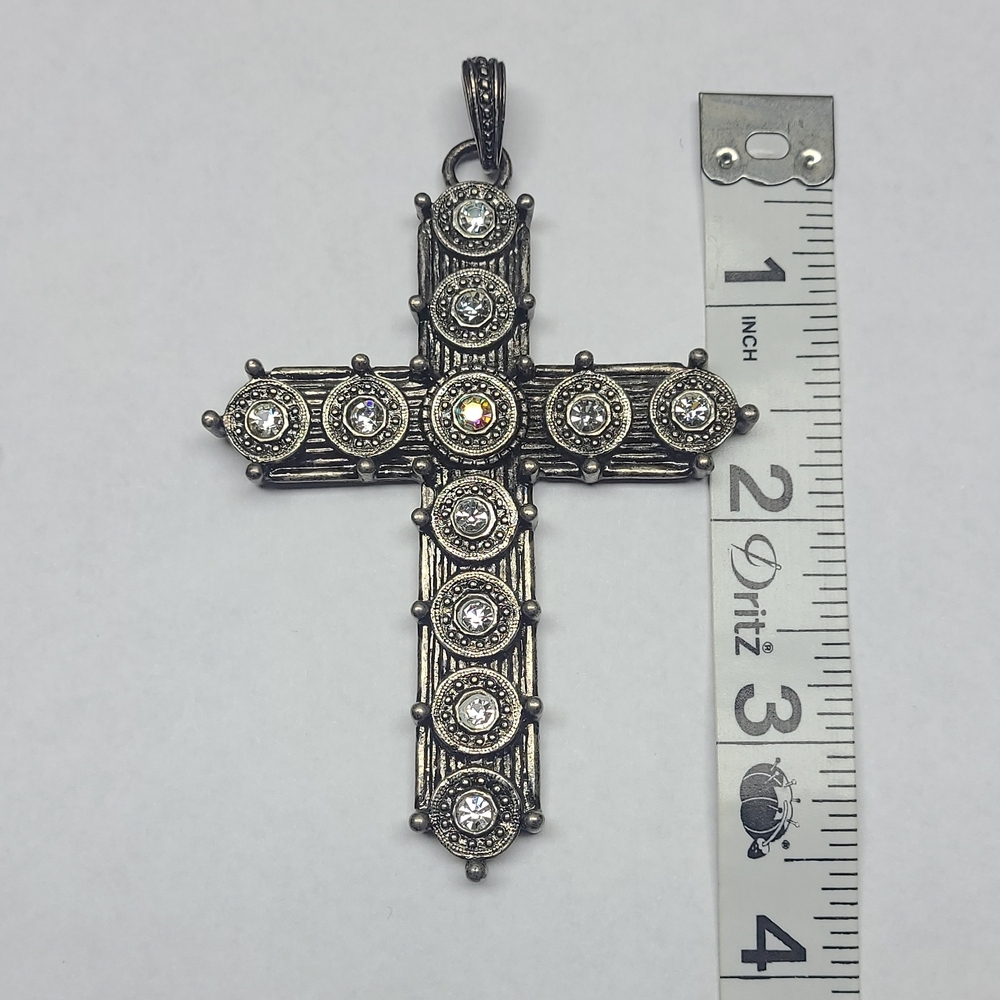 Elegant Silver Cross Pendant